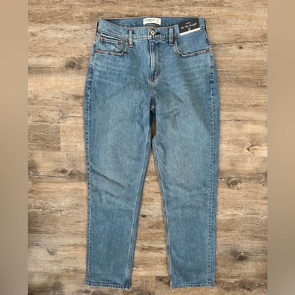 Abercrombie & Fitch Mid Rise The 90’s Straight Curvy Love Jeans